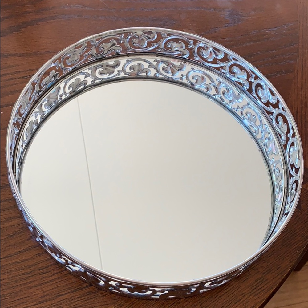 Mirrored declarative tray